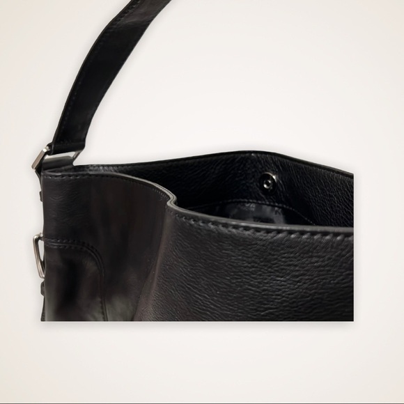 Michael Kors Brookville leather bag. - Picture 3 of 10